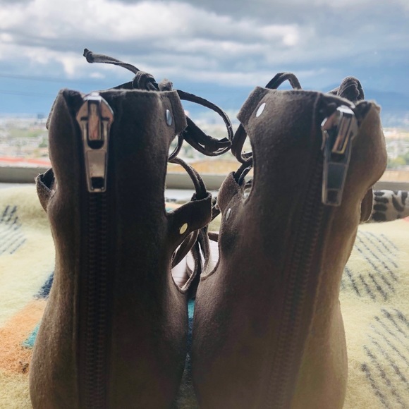 Dolce Vita Taupe silver trim gladiator sandals - Picture 2 of 3